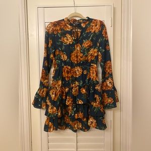 Lulus size small // floral dress for fall & winter